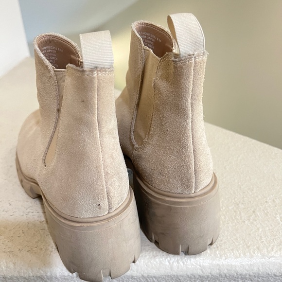 Steve Madden Women’s 8 Howler Chelsea Boot  Sand Suede‎ Lug Sole Chunky - Picture 7 of 12
